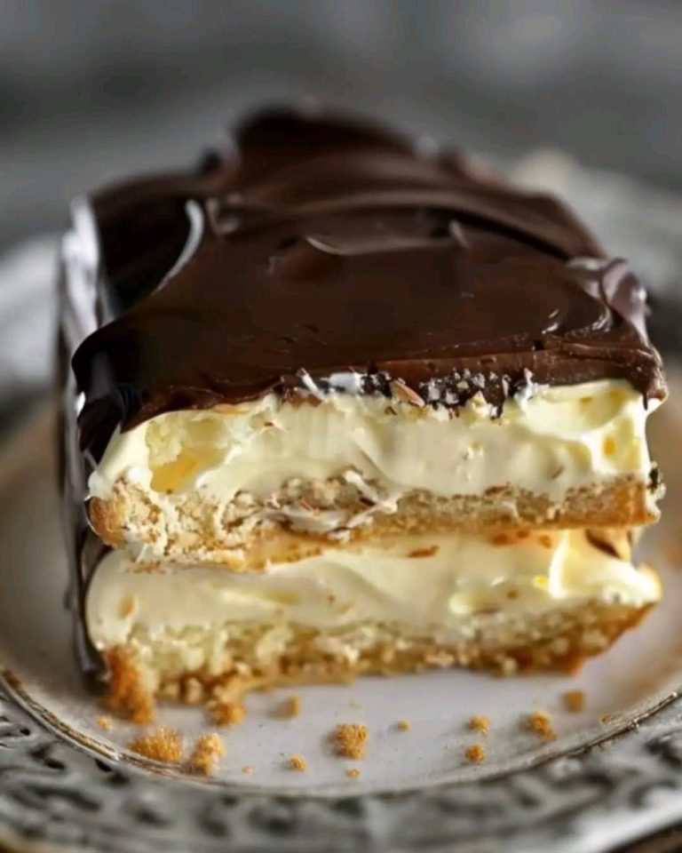 Tort eklerkowy bez pieczenia, kremowy, czekoladowy przysmak, który pokocha każdy.